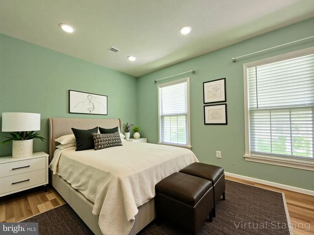 7664 NORTHERN OAKS CT, Springfield, VA 22153