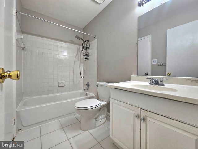 7664 NORTHERN OAKS CT, Springfield, VA 22153