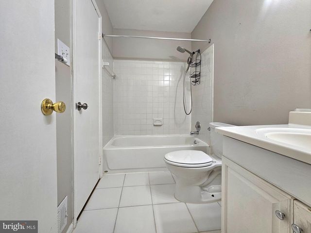 7664 NORTHERN OAKS CT, Springfield, VA 22153