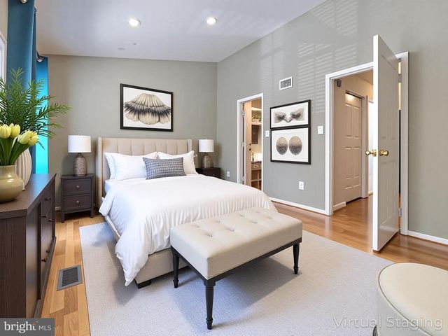 7664 NORTHERN OAKS CT, Springfield, VA 22153