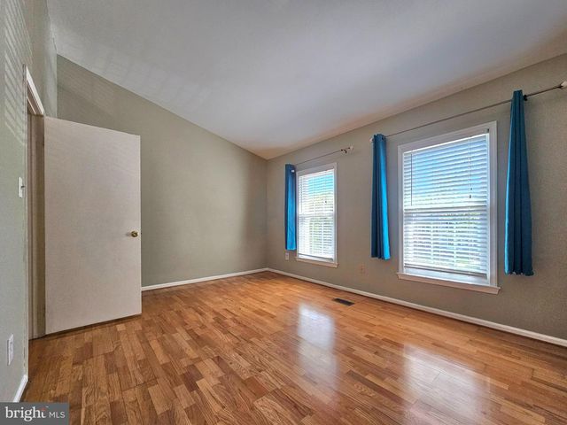 7664 NORTHERN OAKS CT, Springfield, VA 22153