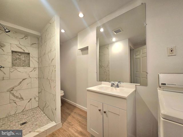 7664 NORTHERN OAKS CT, Springfield, VA 22153