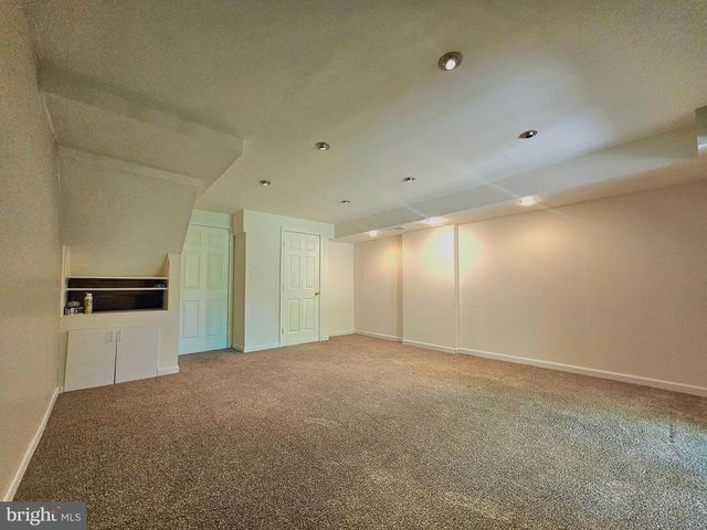 7664 NORTHERN OAKS CT, Springfield, VA 22153