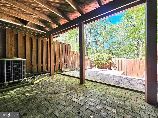 7664 NORTHERN OAKS CT, Springfield, VA 22153