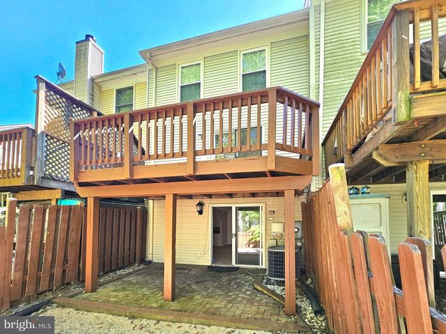 7664 NORTHERN OAKS CT, Springfield, VA 22153