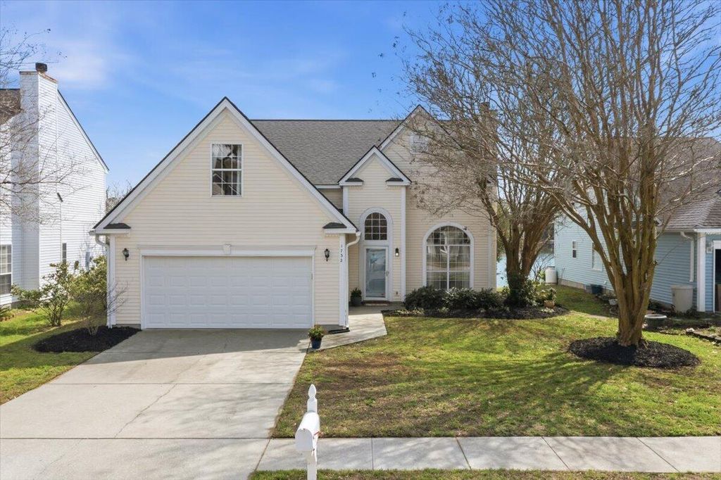 Image 1 of property listing at 1732 Crystal Lake Drive, Charleston, SC 29412