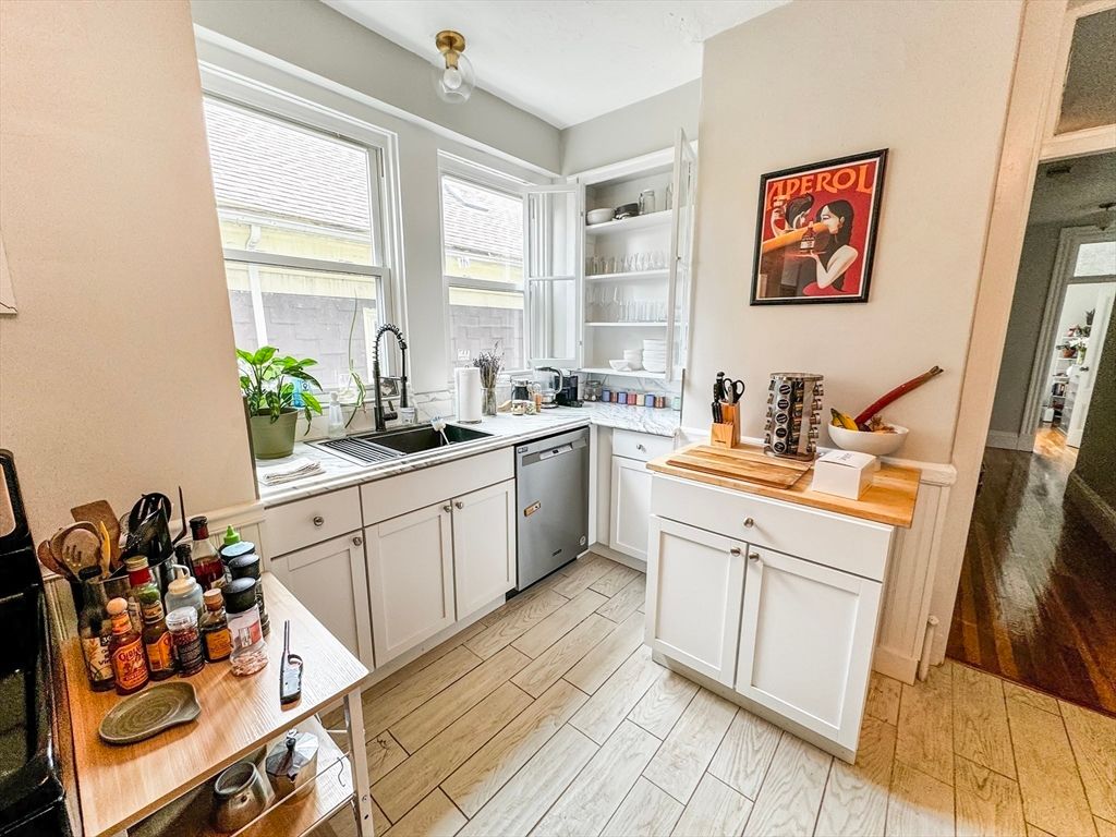 35 Essex St 1, Cambridge, MA 02139