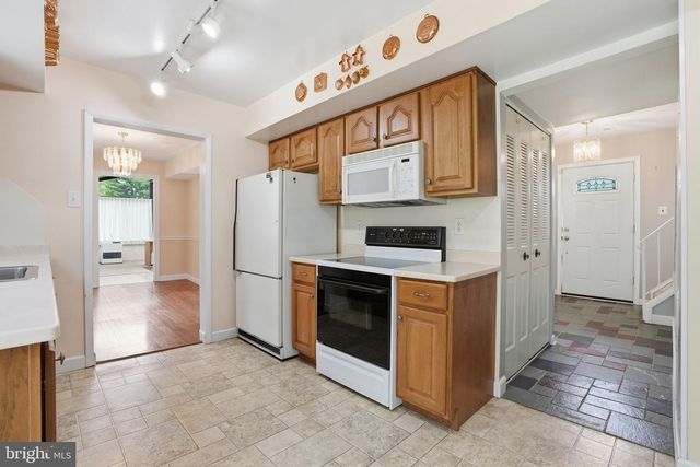 2049 HAWTHORNE LN, Hatfield, PA 19440