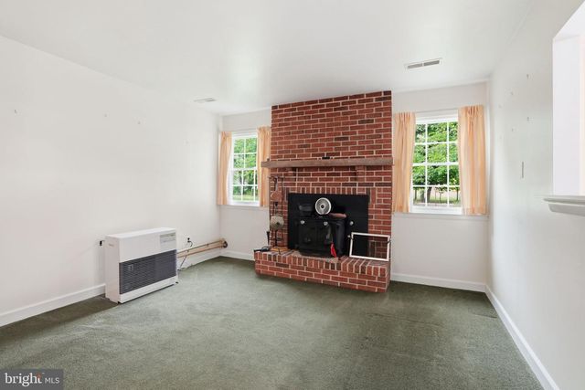 2049 HAWTHORNE LN, Hatfield, PA 19440
