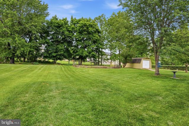 2049 HAWTHORNE LN, Hatfield, PA 19440