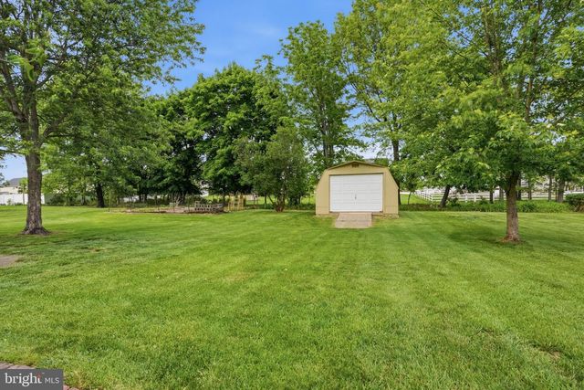 2049 HAWTHORNE LN, Hatfield, PA 19440