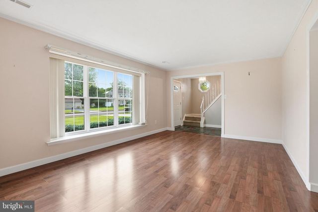 2049 HAWTHORNE LN, Hatfield, PA 19440