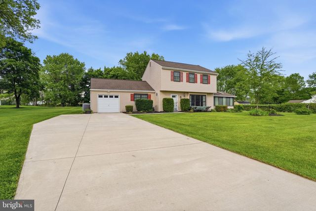 2049 HAWTHORNE LN, Hatfield, PA 19440