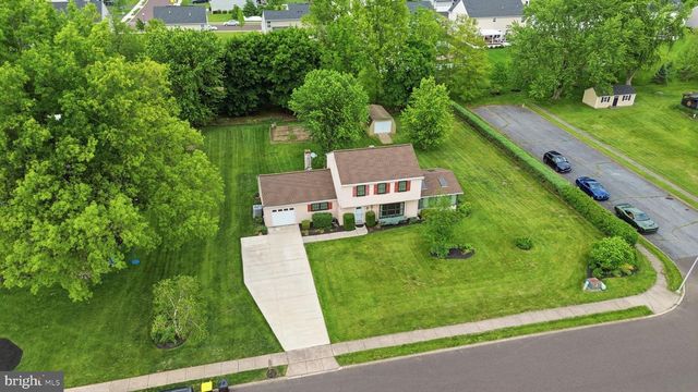 2049 HAWTHORNE LN, Hatfield, PA 19440