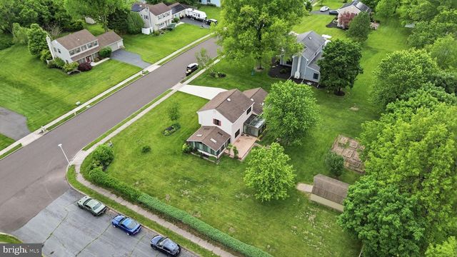 2049 HAWTHORNE LN, Hatfield, PA 19440