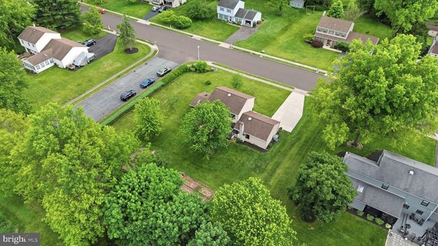 2049 HAWTHORNE LN, Hatfield, PA 19440