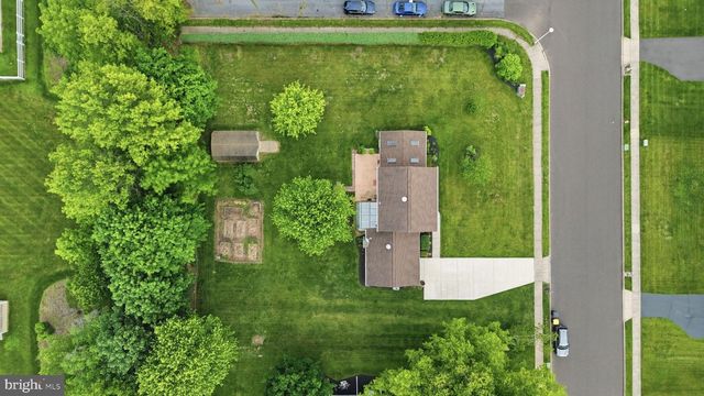 2049 HAWTHORNE LN, Hatfield, PA 19440