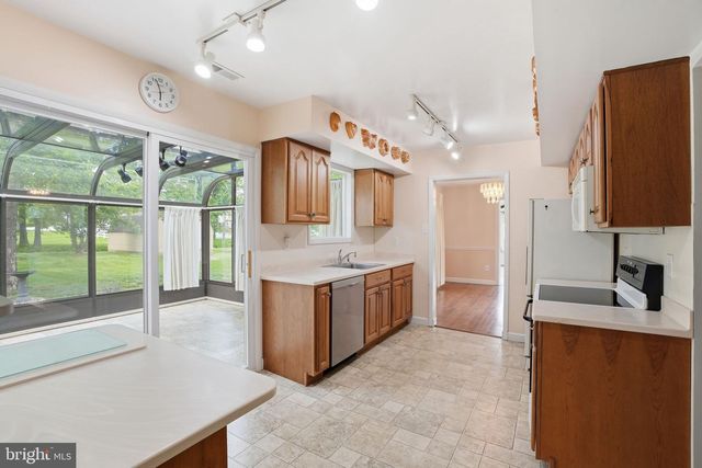 2049 HAWTHORNE LN, Hatfield, PA 19440