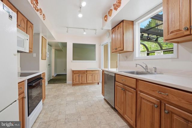 2049 HAWTHORNE LN, Hatfield, PA 19440