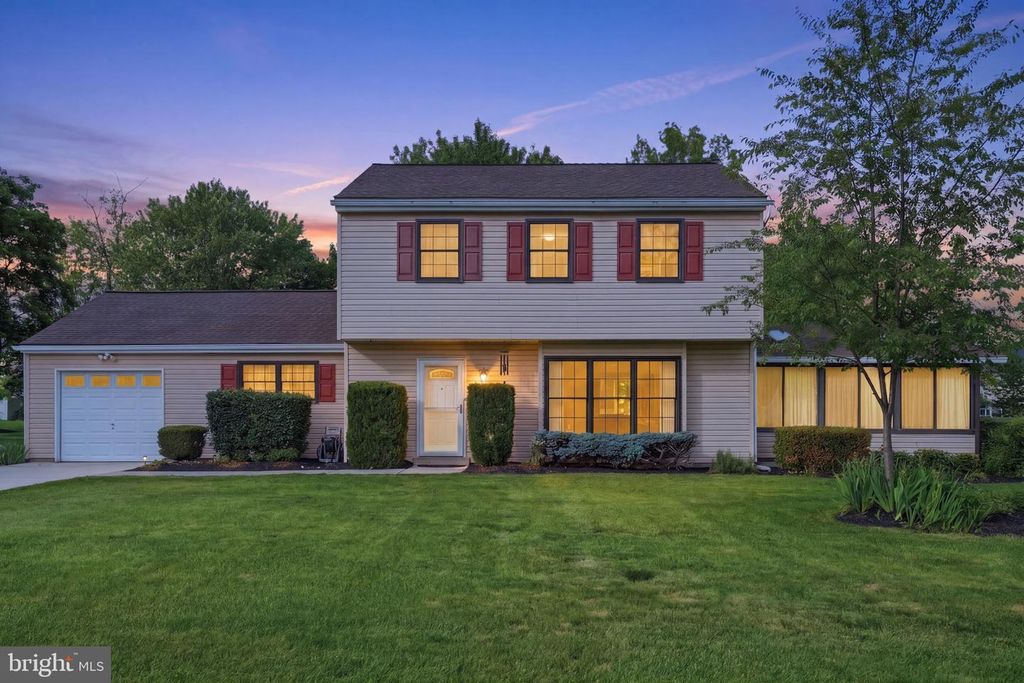 2049 HAWTHORNE LN, Hatfield, PA 19440