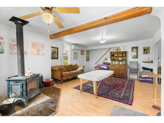 772 DIVISION St, Oregon City, OR 97045