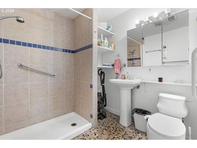 772 DIVISION St, Oregon City, OR 97045