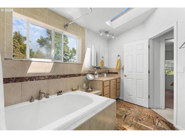 772 DIVISION St, Oregon City, OR 97045