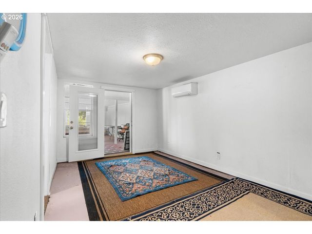 772 DIVISION St, Oregon City, OR 97045