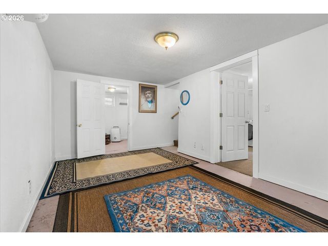 772 DIVISION St, Oregon City, OR 97045