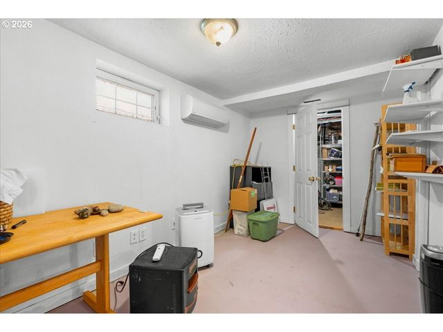 772 DIVISION St, Oregon City, OR 97045