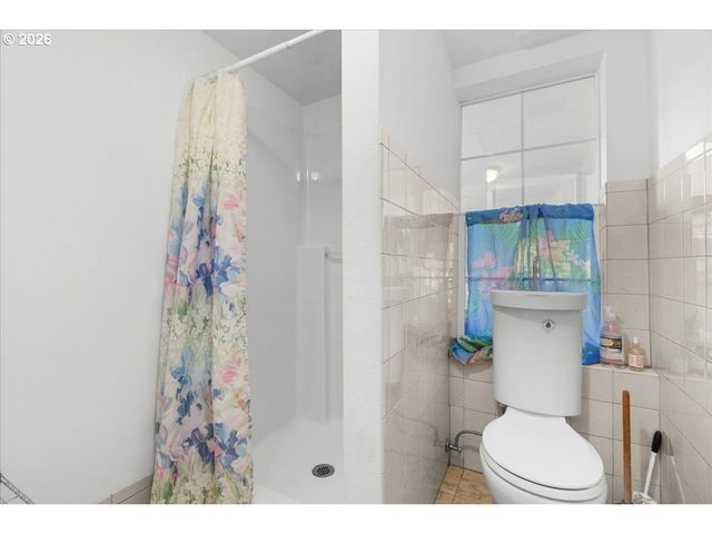 772 DIVISION St, Oregon City, OR 97045