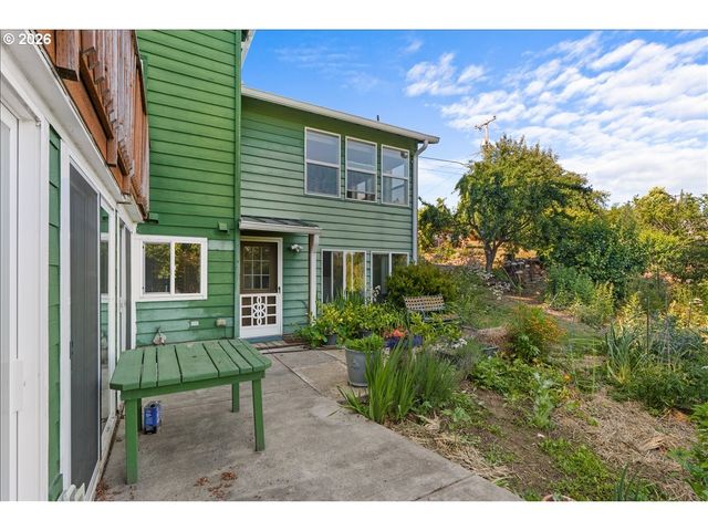 772 DIVISION St, Oregon City, OR 97045