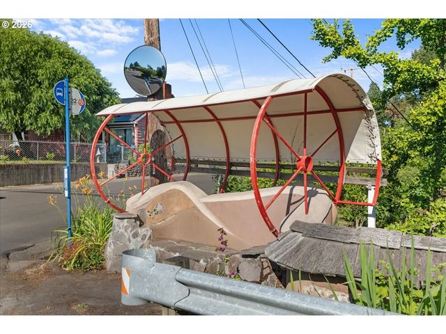 772 DIVISION St, Oregon City, OR 97045