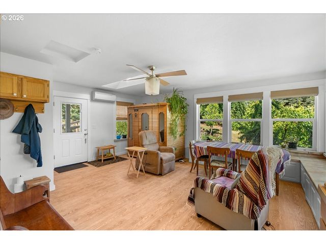 772 DIVISION St, Oregon City, OR 97045