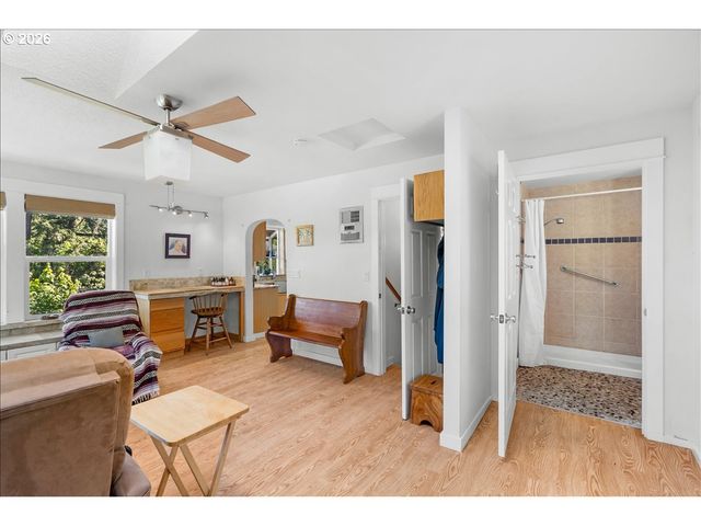 772 DIVISION St, Oregon City, OR 97045
