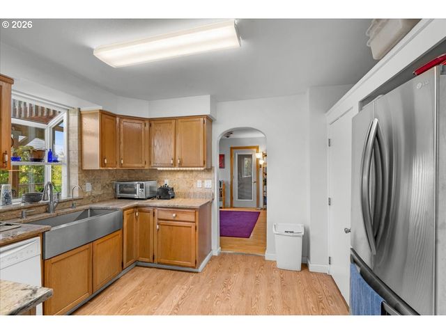 772 DIVISION St, Oregon City, OR 97045