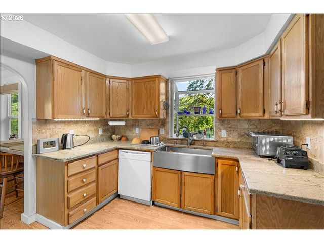 772 DIVISION St, Oregon City, OR 97045