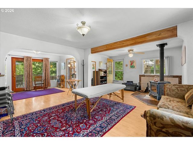 772 DIVISION St, Oregon City, OR 97045