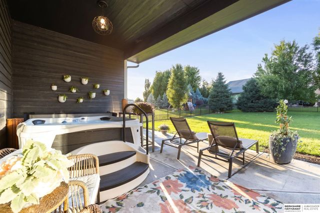 21874 Martha Street, Elkhorn, NE 68022