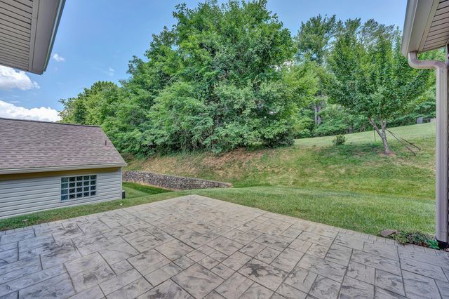 5850 Penn Forest PL, Roanoke, VA 24018