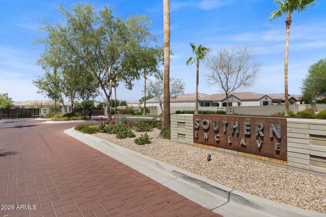 2826 E FRAKTUR Road, Phoenix, AZ 85040