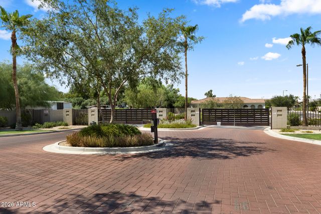 2826 E FRAKTUR Road, Phoenix, AZ 85040