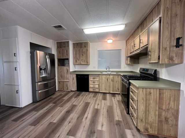 575 S Lyon Avenue 155, Hemet, CA 92543