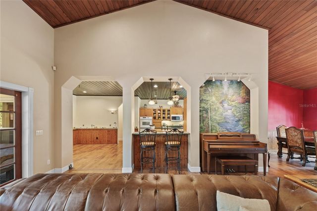 1621 BARR, Oviedo, FL 32765