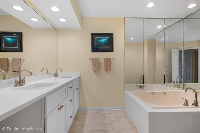 1417 Shire Circle, Inverness, IL 60067