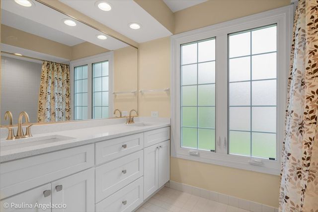 1417 Shire Circle, Inverness, IL 60067
