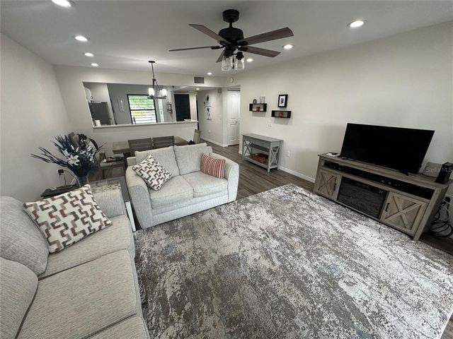 619 SPRING LAKES BOULEVARD, Bradenton, FL 34210