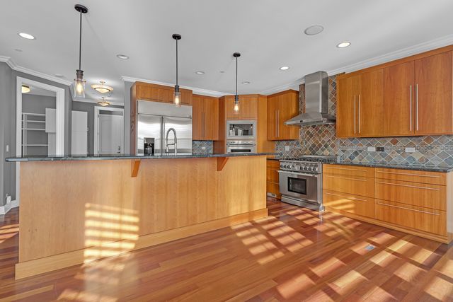 7242 Greywall Court, Long Grove, IL 60060