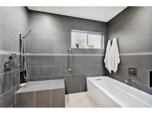 2241 CASCADE Way, Longview, WA 98632