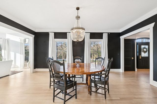 27625 W Kazimour Drive, Lake Barrington, IL 60010